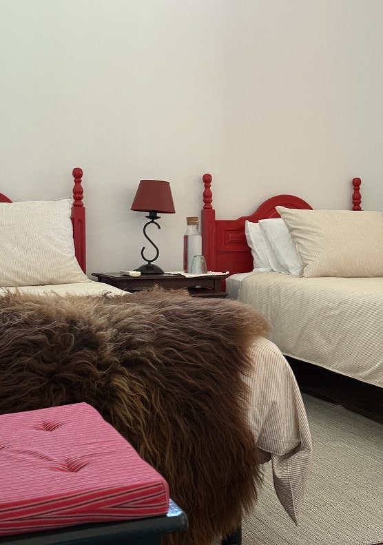 lasierrazuela_casaprincipal_dormitorio_03-min