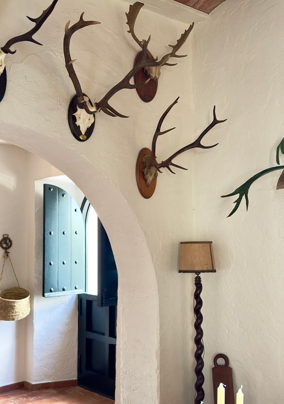 lasierrazuela_casaprincipal_salon_01-min